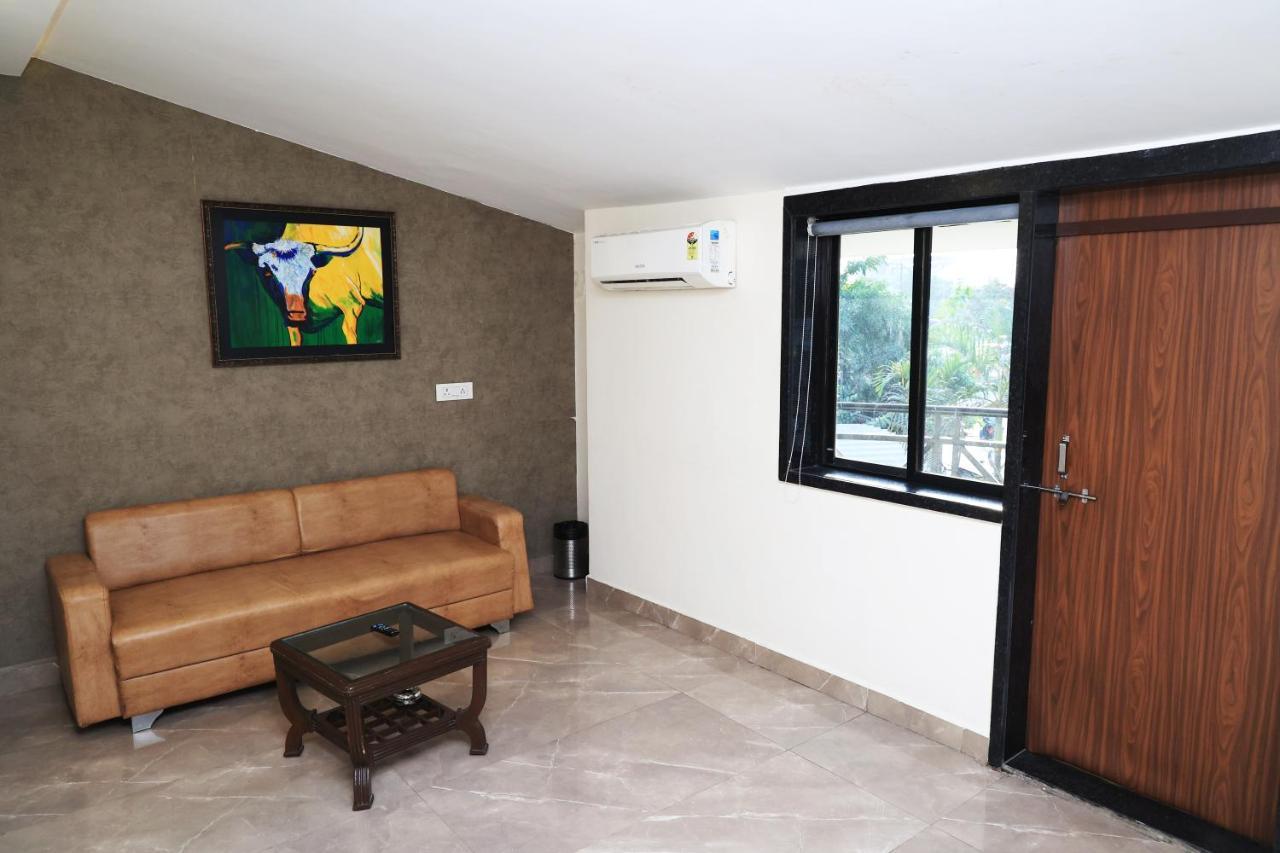 Hotel Sai Neel Surat Exterior photo