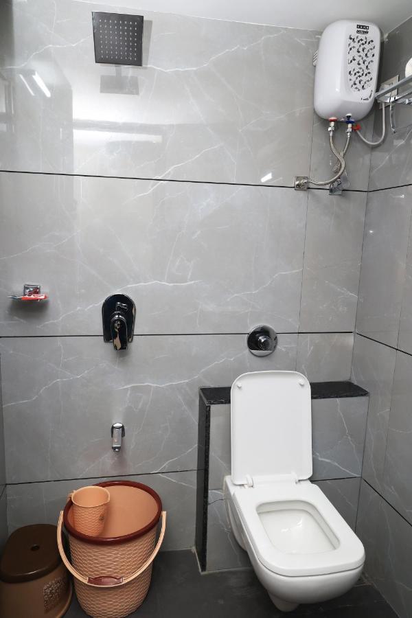 Hotel Sai Neel Surat Exterior photo
